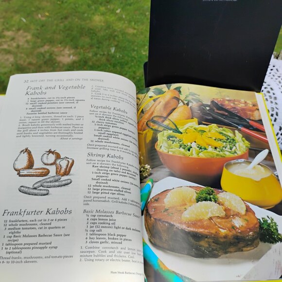 cookbook The Outdoor Cookbook by Culinary Arts Institute hardcover dated 1982 - Picture 7 of 11